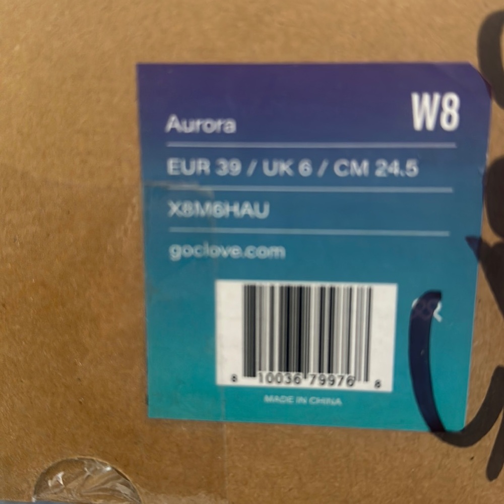 Never worn, past return date. Clove Aeros size 8